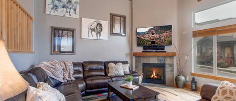 Enjoy the spacious condo with smart tv and gas fireplace 