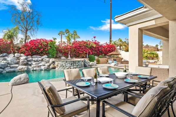 Enjoy a Meal Outdoors!