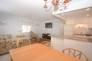 Dining-Area-58-East-301-Ocean-City