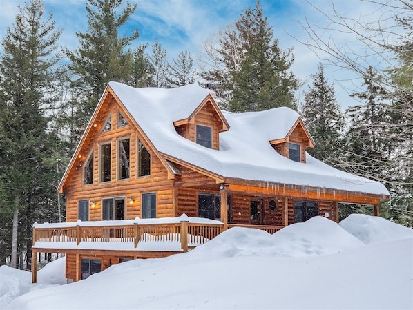 Idealistic Private setting for this Cozy Chalet