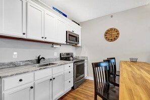 Kitchen/dining area