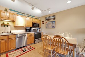Dining/kitchen area