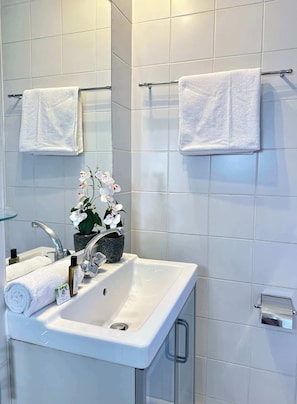 Well-equipped bathroom offering a range of amenities for your comfort