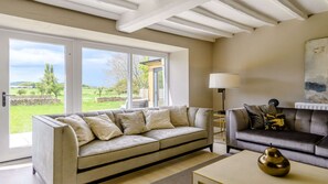 The Farmhouse Lounge Area - StayCotswold