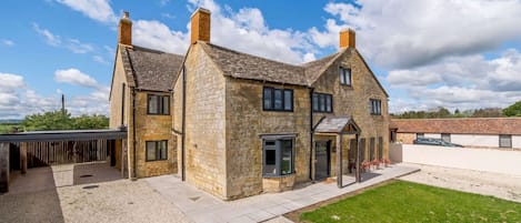 The Farmhouse - StayCotswold