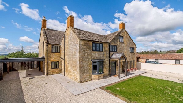 The Farmhouse - StayCotswold