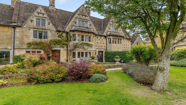 Middle Gable - StayCotswold