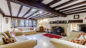 Middle Gable Sitting Room - StayCotswold