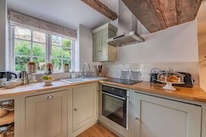 Garden Cottage Kitchen - StayCotswold