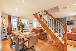 North House Dining Table - StayCotswold