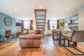 North House - Open Plan Living Room - StayCotswold