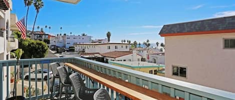 Casa Capistrano 3 offers gorgeous ocean views and breezes on your private balcony. Complete with Gas Grill and an outdoor seating area, your balcony is the perfect place to enjoy meals with friends, happy hour or even some quiet time with a book.