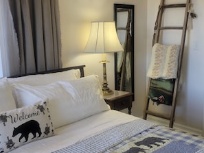 King size bed. Cotton sheets. Fiber and down pillows. Spread washed each time.