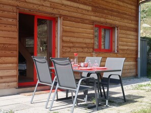 Table, Meubles, Propriété, Bâtiment, Chaise, Fenêtre, Plante, Tableau De Plein Air, Bois, Ombre
