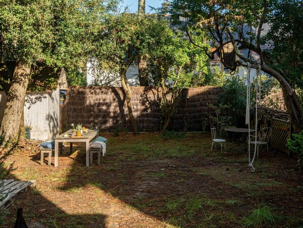 Plant, Property, Sky, Shade, Tree, Outdoor Bench, Grass, Landscape, Natural Landscape, Leisure