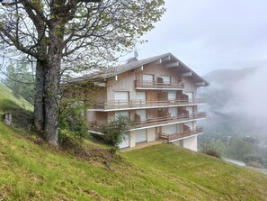 Plante, Bâtiment, Ciel, Fenêtre, Maison, Nuage, Arbre, Paysage Naturel, Lot Terre, Chalet