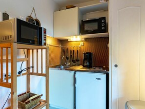 Cabinetry, Électroménager, Bois, Design Intérieur, Sol, Bureau D'Ordinateur, Sol, Salon, Cuisine, Immobilier