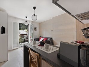 Propriété, Cabinetry, Comptoir, Cuisine, Bois, Cuisinière, Design Intérieur, Sol, Sol