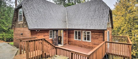 Shelton Vacation Rental | 2BR | 2BA | 1,118 Sq Ft | Stairs Required for Access