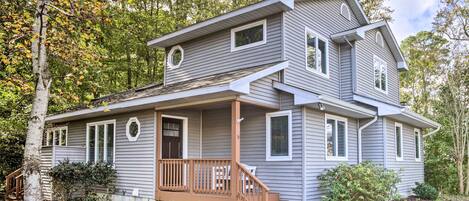 Frankford Vacation Rental | 4BR | 2.5BA | Stairs Required | 1,980 Sq Ft