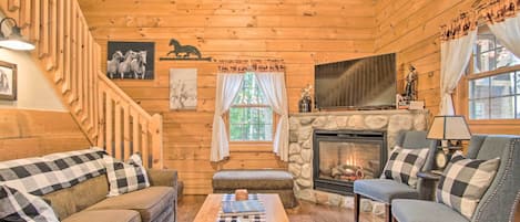 Rothbury Vacation Rental | 2BR | 2BA | 1,200 Sq Ft | Stairs Required