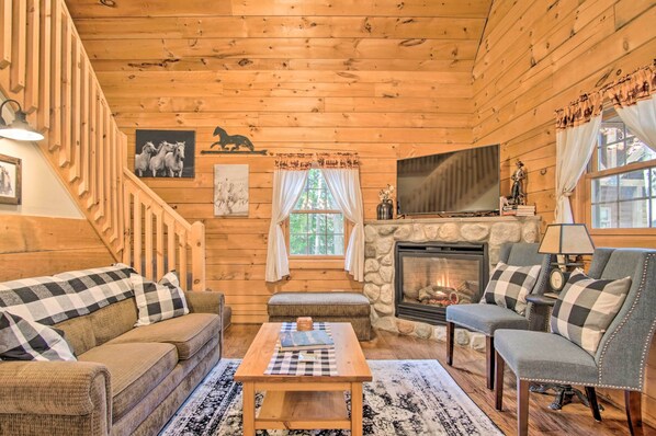 Rothbury Vacation Rental | 2BR | 2BA | 1,200 Sq Ft | Stairs Required