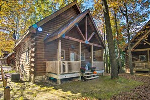 Cabin Exterior | Private Porch | Outdoor Furniture