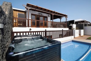 Bain à remous extérieur