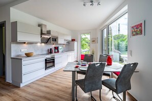 Küchenzeile im kombinierten Wohnzimmer