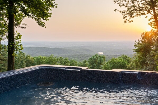Outdoor spa tub