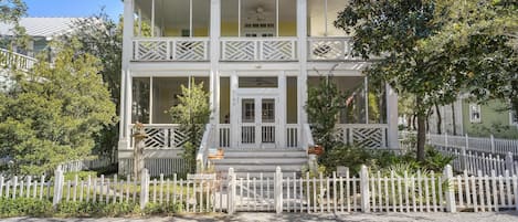 WELCOME TO MELLOW YELLOW IN SEASIDE, FLORIDA!