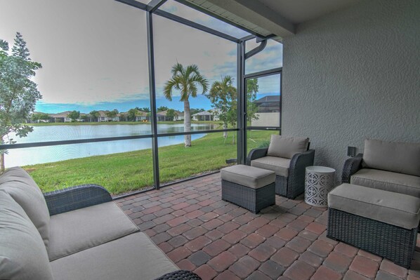 Welcome to 14632 Edgewater Circle in Naples Reserve