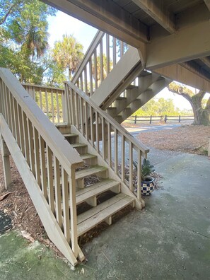 Shared stairs with neighbors 