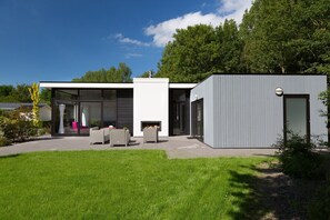 Außenseite Ferienhaus [Sommer]