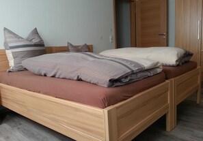 Haus Elena, FeWo 2 - Schlafzimmer 2, Doppelbett