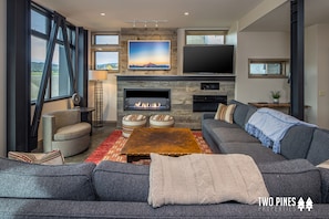 Cozy Main Living area with a Flat Screen TV, Fireplace & Breathtaking Views