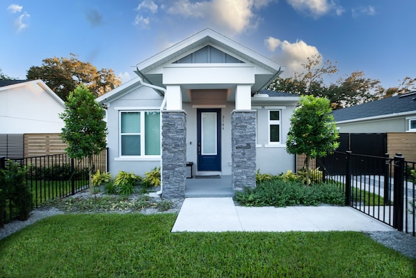 Cottage,Building,House,Grass,Outdoors