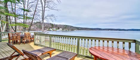 Lakeside deck & chairs in SPRING