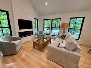 Livingroom with Tv and Electric fireplace
