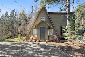 Classic a-frame style, only a 5 minute drive to mount snow!