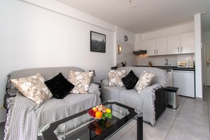 Lounge/ kitchen