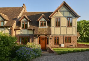 The cottage from the driveway