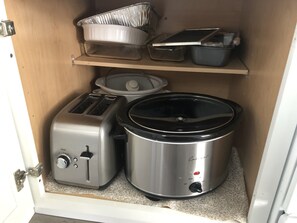 Fully stocked kitchen!