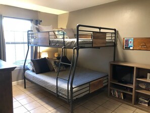 Second Bedroom - renovated with Queen/Double bunk, Smart TV,  Play Station