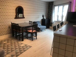 Table pour dîner ou tabouret de bar ?