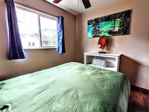 Bedroom with double bed (1)