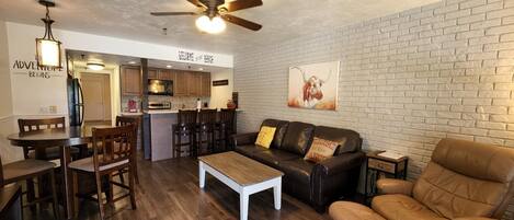 Welcome to the Ranch! Spacious LUXURY FAMILY SUITE 202 (1184)