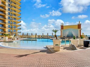 Emerald Grande zero entry pool