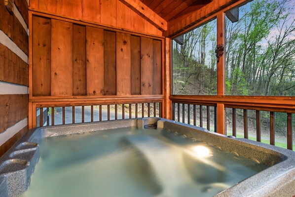 Outdoor spa tub