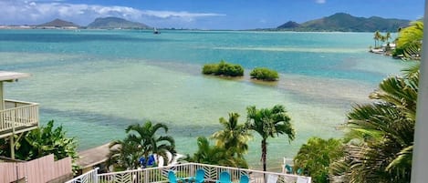 Fresh Hawaiian breezes & a 180 degree view of Kaneohe Bay!